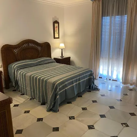 Vivienda Monterreal Primera Linea Playa * Estepona