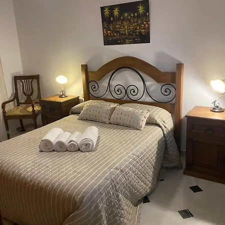 Vivienda Monterreal Primera Linea Playa * Εστεπόνα