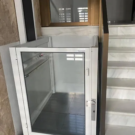 Vivienda Monterreal Primera Linea Playa * Estepona